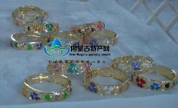 糖心
纯银手镯制品